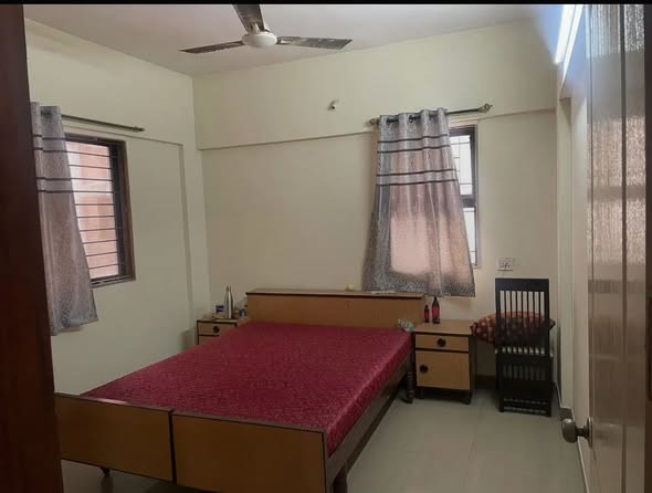 2 BHK flat for rent in Magarpatta Pune — no brokerage owner direct