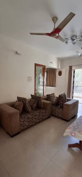 2 BHK flat for rent in Magarpatta Pune — no brokerage owner direct